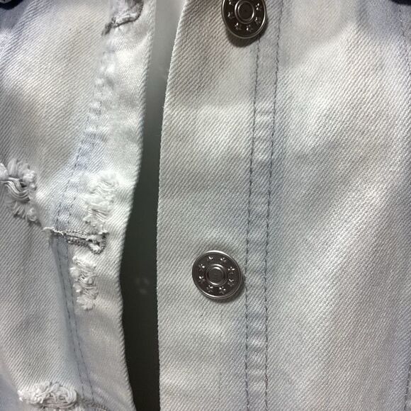 Emory Park Patch Work Rose Troublemaker Distressed Jean Denim Jacket Shacket - Picture 12 of 16